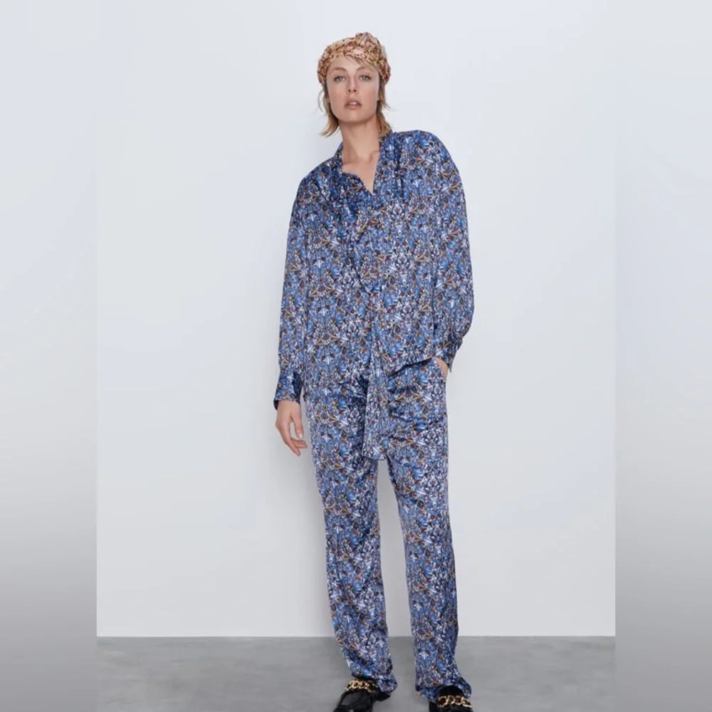 Zara TIED FLORAL BLOUSE - Picture 4 of 12